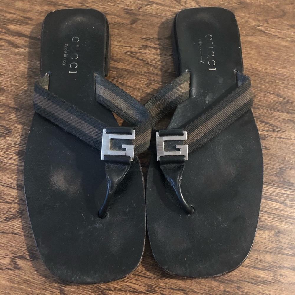 GUCCI BLACK AND BROWN FLIP FLOPS